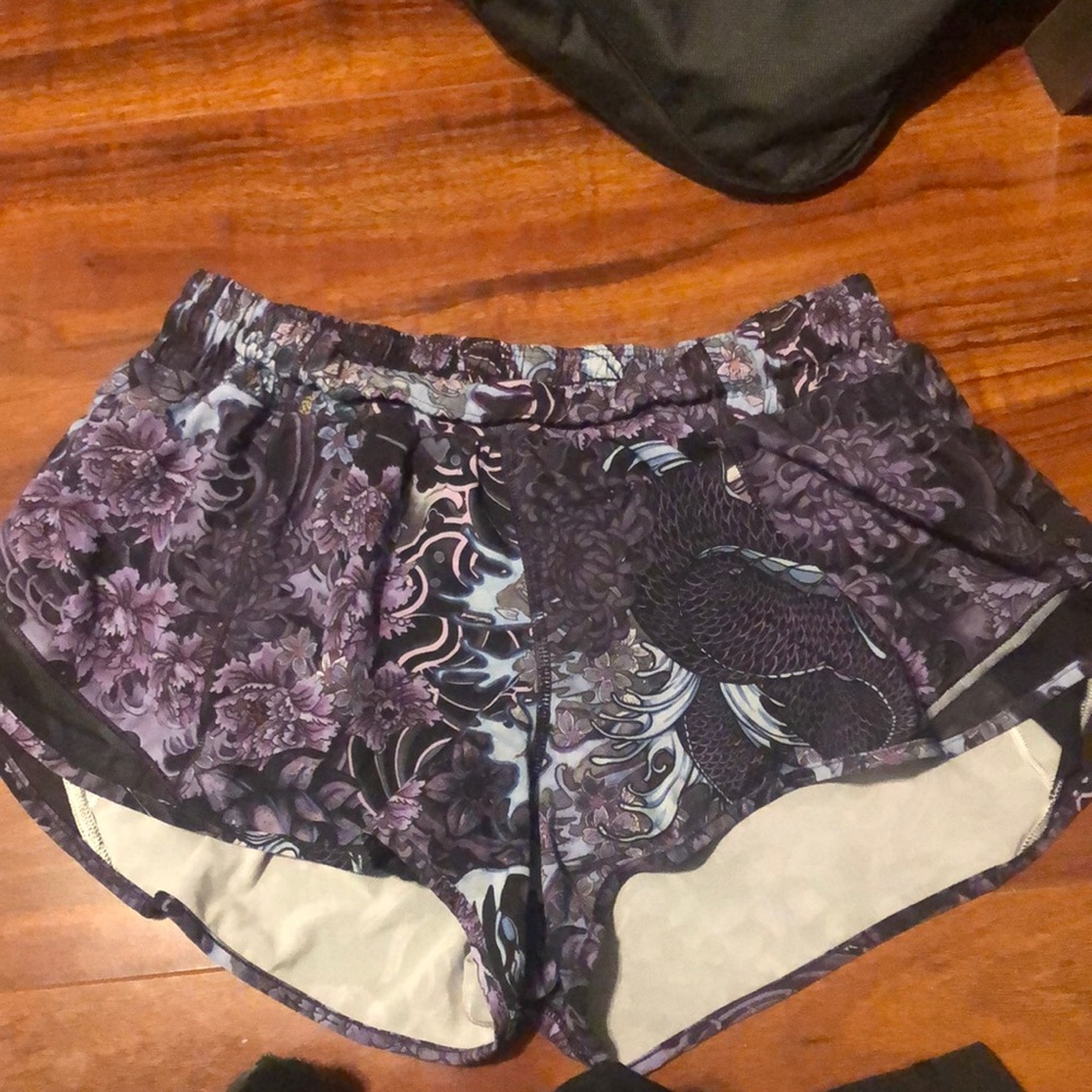 Lululemon Hotta Hot 2.5” Short size 10